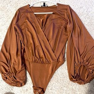 Express bubble sleeve caramel bodysuit